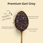 Premium Earl Grey lose auf einem Messinglöffel mit Schwarztee, Bergamotte-Öl und Kornblumenblüten, Dosierung 1 ½ Teelöffel pro Tasse