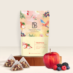 Packung BRU Früchtetee Tropical mit Apfel, Hibiskus und Hagebutte, auch perfekt auf Eis, mit drei Pyramiden-Teebeuteln, Apfel und Beeren